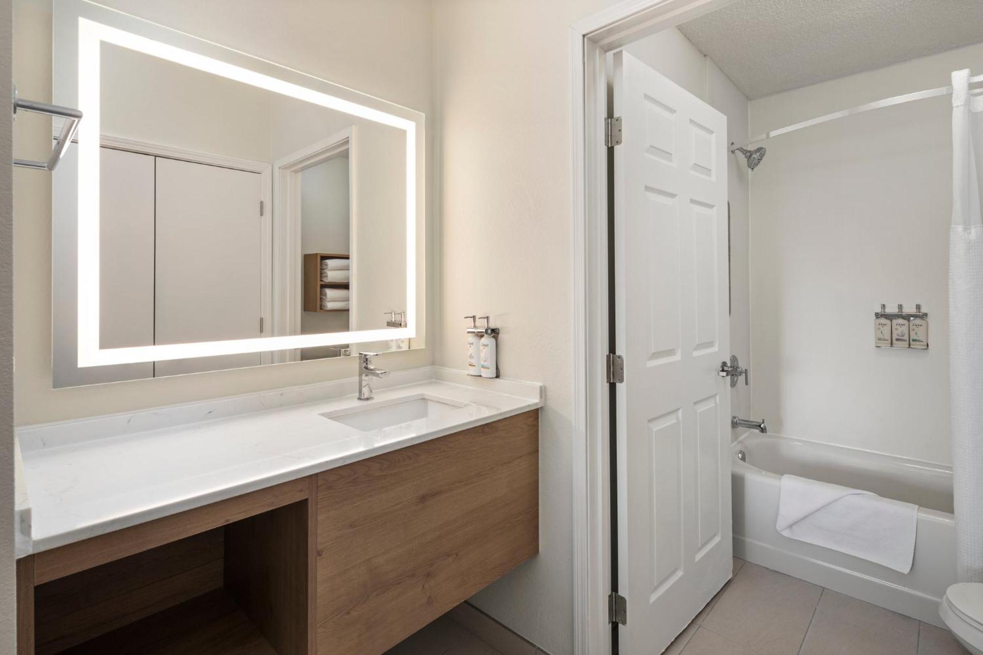 Staybridge Suites Minneapolis-Maple Grove By Ihg Bagian luar foto